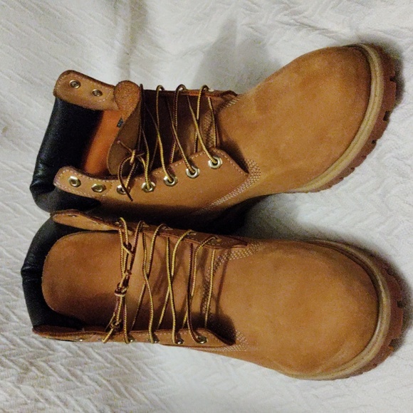 Prelove Timberland Men's Classic Boots Color Tan Size 12M - Picture 3 of 9